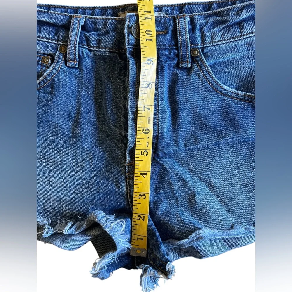 Free People FP Women’s Boho Button-Fly Cut Off Denim Jean Shorts Sz 27 High-Rise - Picture 6 of 9